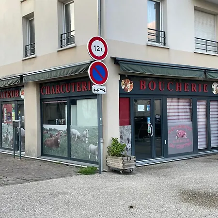 بيت للعطل Le Cocon Du Centre *
